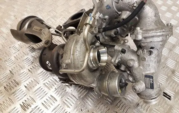 Mercedes-Benz E W212 Turbo A6510905780 A6510902880