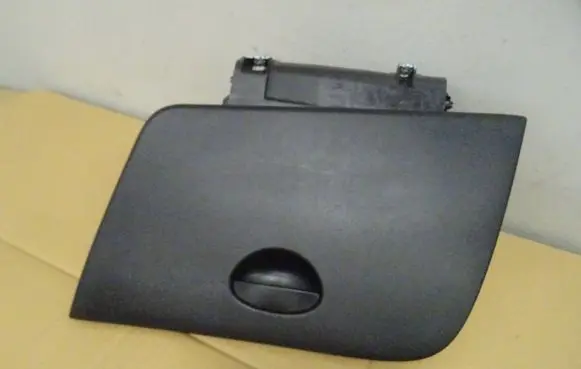 Seat Leon (1P) Glove box