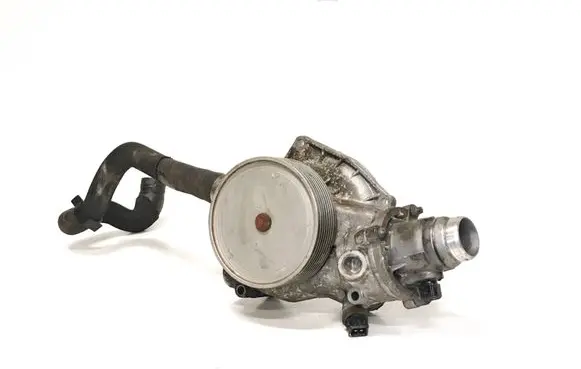BMW 5 GT F07 Water pump