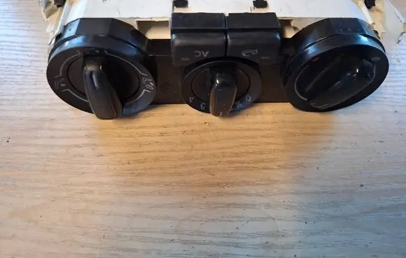 Volkswagen Polo V 6R Climate control unit 6R0820045M