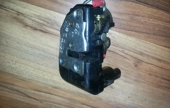 Chrysler Neon I Rear door lock