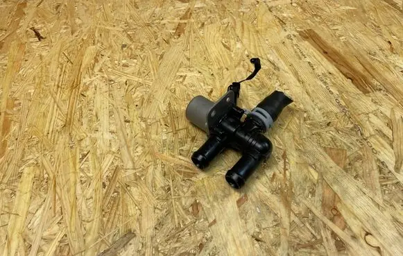 Volvo XC40 Coolant heater control valve 31684222