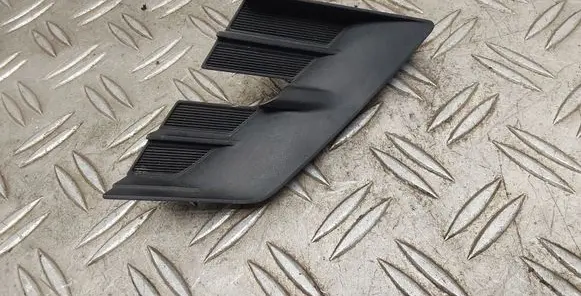 Toyota Yaris Front bumper upper radiator grill 531240D020