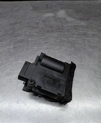 Audi A8 S8 D3 4E Air flap motor/actuator 4E0820511 0132801319