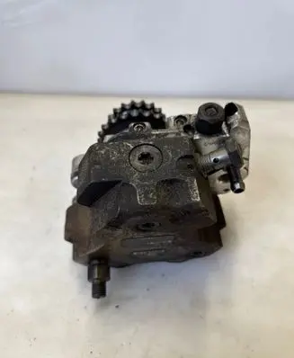 BMW 5 E60 E61 Fuel injection high pressure pump 7798333 726012 0445010146