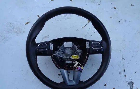 Seat Toledo IV (NH) Steering wheel