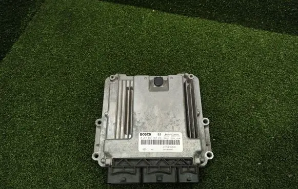 Opel Vivaro Engine control unit/module 237103984R 0281031363 237105202R