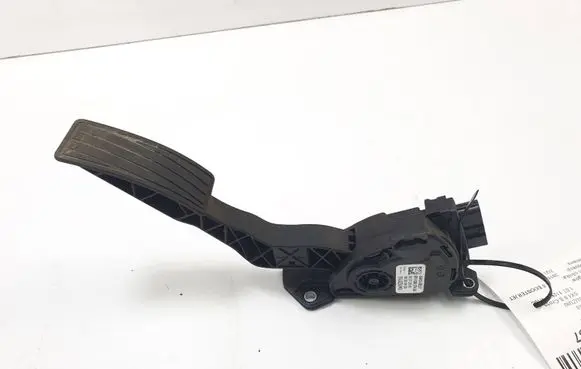 Suzuki SX4 S-Cross Accelerator throttle pedal 49400-68L51