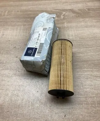 Mercedes-Benz C W205 Oil filter cover A2781840125 A2781800009