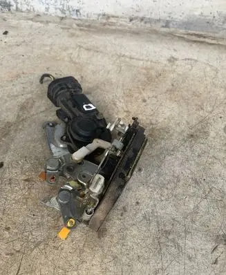 Lexus ES 250 - 300 - 330 Front door lock