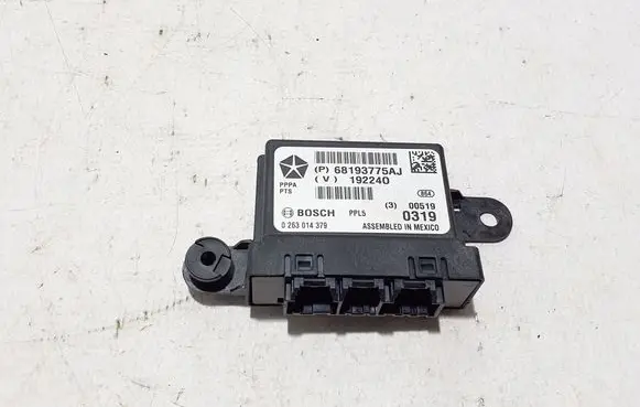 Chrysler Pacifica Parking PDC control unit/module 68193775AJ