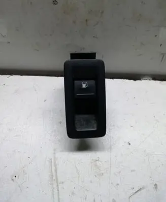 Volkswagen Touran I Fuel tank opening switch 