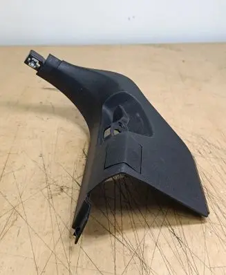 Foot area side trim