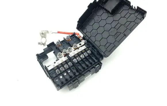 Land Rover Evoque II Battery relay fuse K8D214N073AB