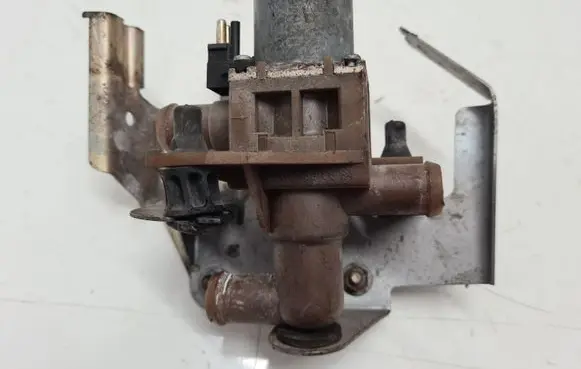 Mercedes-Benz Vito Viano W639 Coolant heater control valve 0018300684