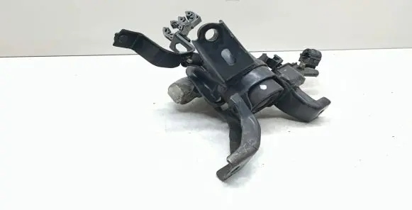 Toyota Prius (XW30) Engine mount bracket