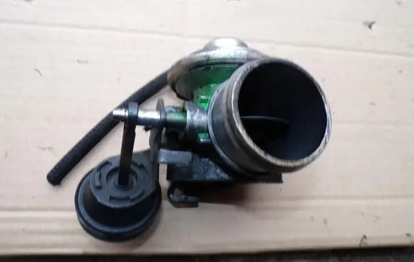 Audi A4 S4 B5 8D EGR valve 038129637B