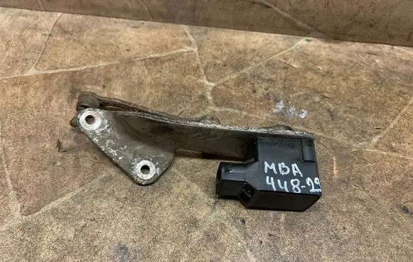 Mercedes-Benz SL R230 Rear air suspension level height sensor A0025428818