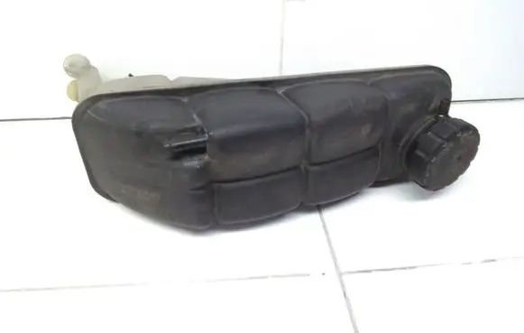 Coolant expansion tank/reservoir