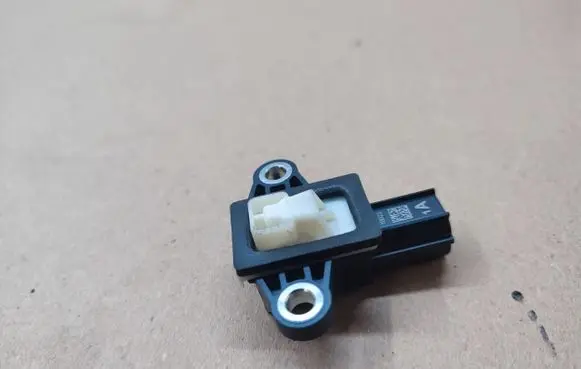 Hyundai Tucson TL Airbag deployment crash/impact sensor 95920B1050