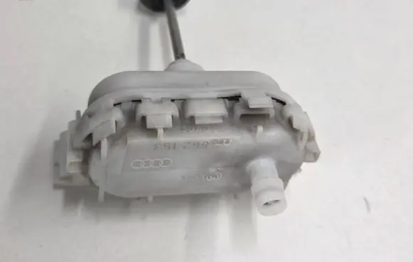 Audi A4 S4 B5 8D Central locking vacuum pump 862153