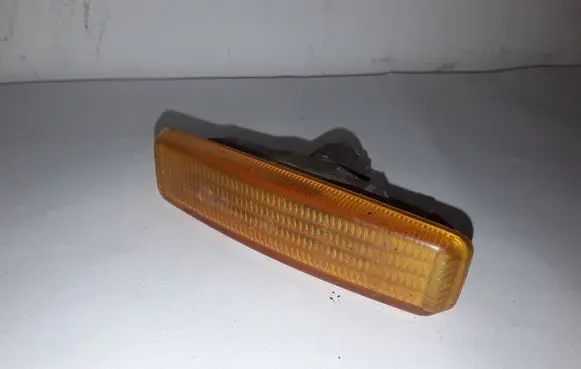 BMW 5 E39 Front fender indicator light 8360589
