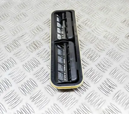 Quarter panel pressure vent