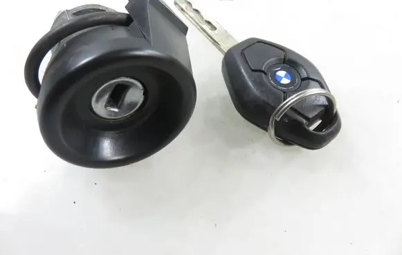 BMW X3 E83 Ignition lock 8379345