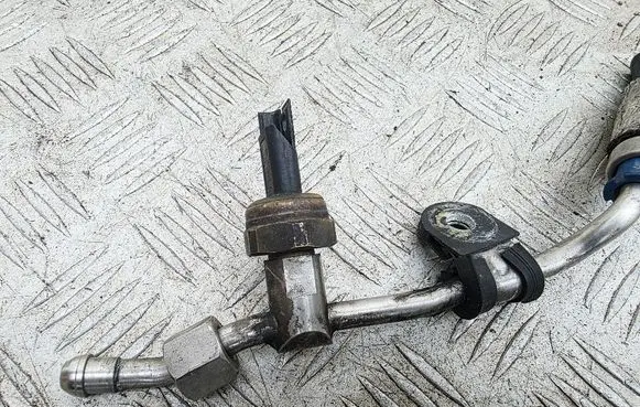 BMW 3 E92 E93 Fuel pressure sensor 7547883