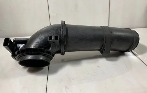 Volvo V50 Mass air flow meter 76894836