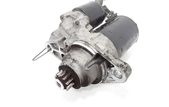 Volkswagen Golf V Starter motor 021911023R 0001120406