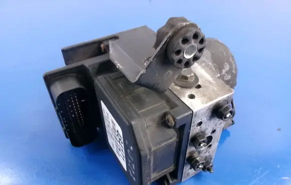BMW 5 E39 ABS Pump 6757593