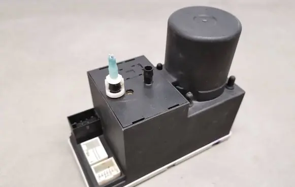Audi A6 S6 C4 4A Central locking motor 8L0862257E 1097