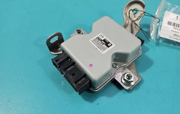 Mazda 6 Central body control module W4T80573 IMPRK1551070