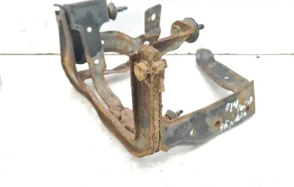 Volvo C70 Power steering pump mounting bracket 