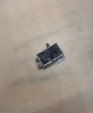 Audi A8 S8 D2 4D Antenna control unit 4001000M 4B5035585