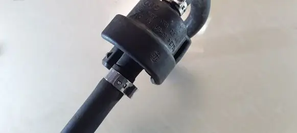 Volkswagen PASSAT B5 Vacuum valve 42115909 058133459