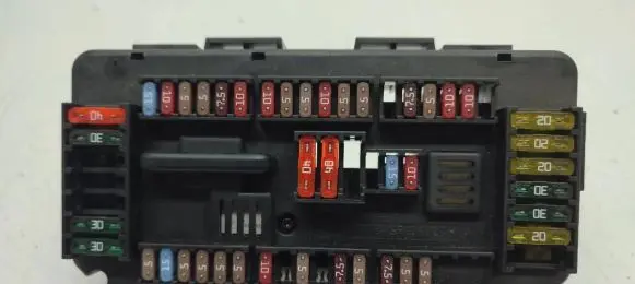 BMW 1 F20 F21 Fuse box set 10688710
