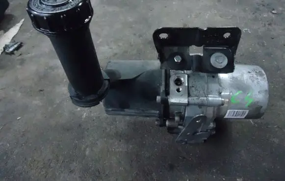 Citroen C4 II Power steering pump mounting bracket A5100993