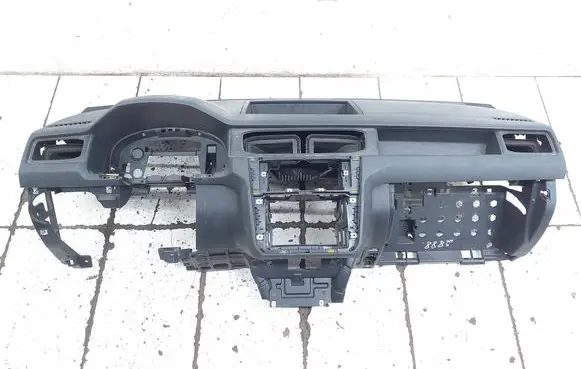 Volkswagen Caddy Dashboard 2K5857003CC 7E0880204E