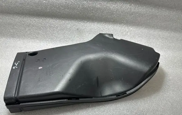 Audi A4 S4 B6 8E 8H Air intake duct part 8E0129618L