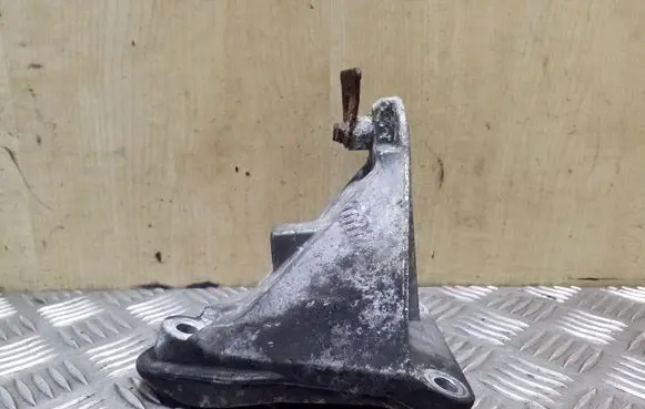 Volvo S70 V70 V70 XC Engine mounting bracket 074199275