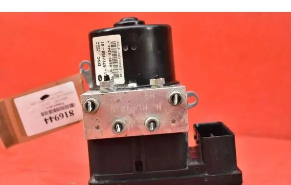 BMW 1 E82 E88 ABS Pump 6777158-01
