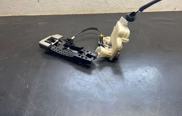 Audi A6 C7 Front door lock 4H1837885 446414S