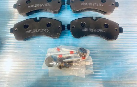 Volkswagen Crafter Brake pads (front) 2E0698151A 2E0698151C 90R02A0130