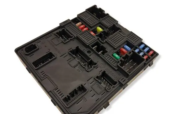 Nissan Qashqai Fuse module 284B75NA1A 2806410270 5CH811F03