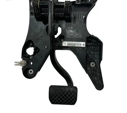 Volkswagen Touareg II Brake pedal 7P0723117B 7P0723031AK 0047894