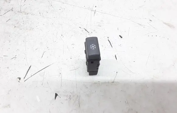 Land Rover Freelander Air conditioning (A/C) switch 