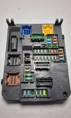 Citroen C4 II Fuse module 9665547480 S180121003F