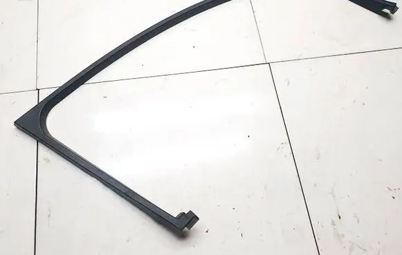 Nissan Leaf I (ZE0) Other front door trim element 